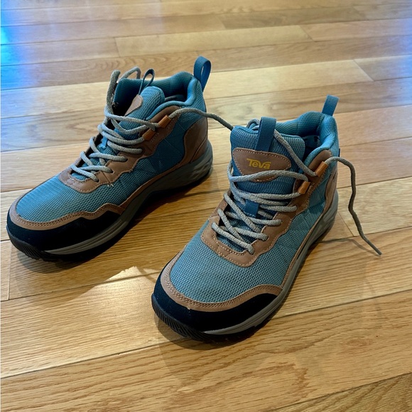 Teva hiking boots excellent condition - Picture 2 of 5